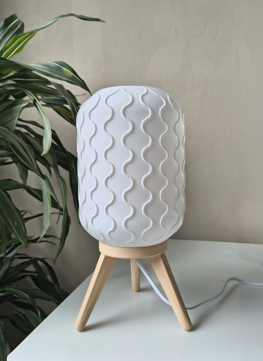 Moderne Scandinavische tafellamp met golvend patroon – minimalistisch design - perfect voor in een Scandinavisch of japandi interieur