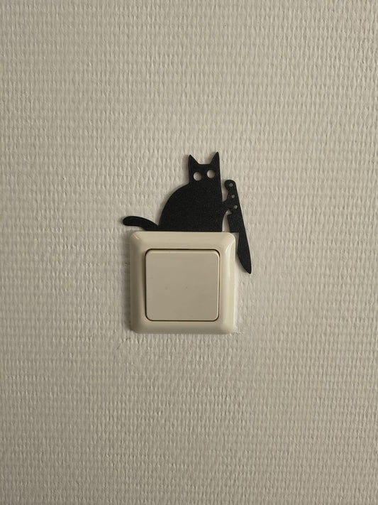 Katten lichtschakelaar decoratie van een kat die met een mes langs de lichtschakelaar staat. Te monteren zonder boren