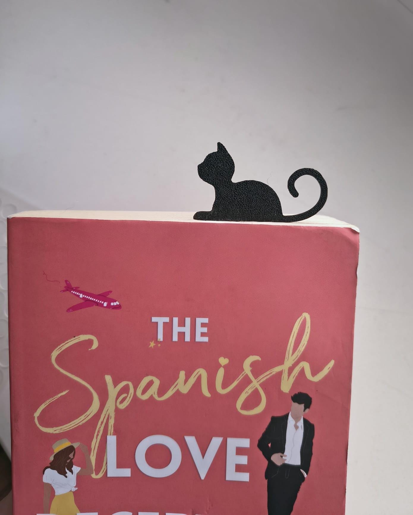 Boekenlegger liggende kat